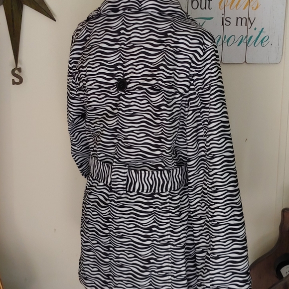 Beautiful Zebra print jacket! - Picture 3 of 5